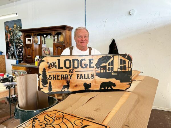 Rounded Corner Cabin Sign with Imagery to the Edge